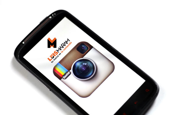 Smartphone con Instagram