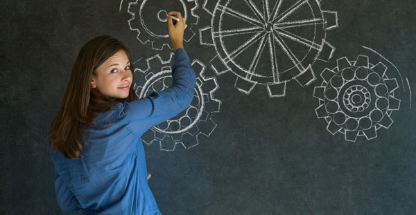 Maestra enseñando marketing de atracción