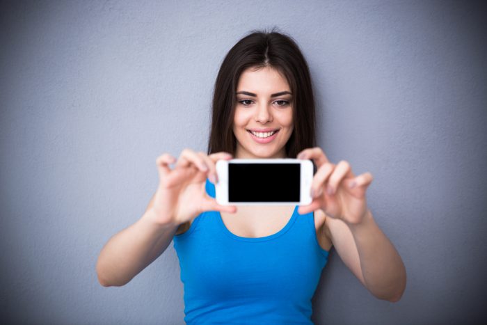 Linda tomando selfie