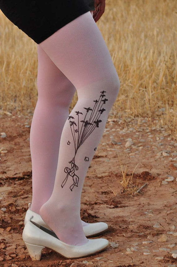 Ejemplo de marketing de inspiración - medias con motivos literarios