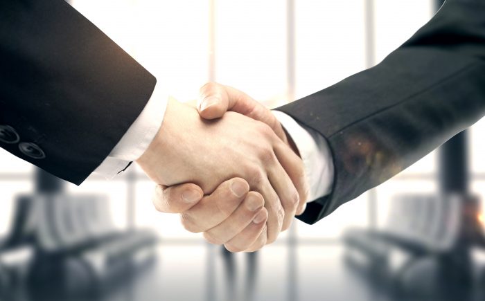  Imagenes para tu contenido - manos estrechandose