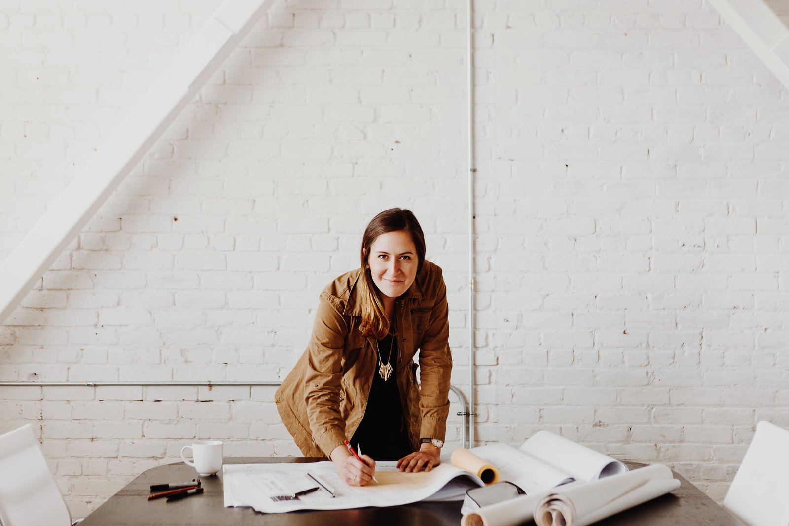 Луиса краузе фильмы. Jane wants to be architect. Архитектор элисон брукс проекты. Женщина архитектор. Джейн мэнсфилд дом розовый.