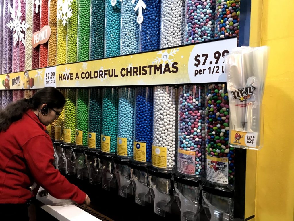 Activaciones punto de venta en tiendas temáticas y ejemplos de experiencia de cliente